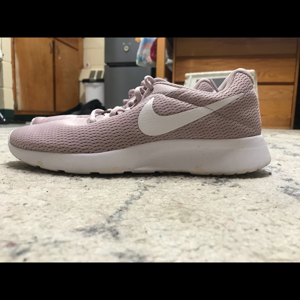 light pink nike shoes